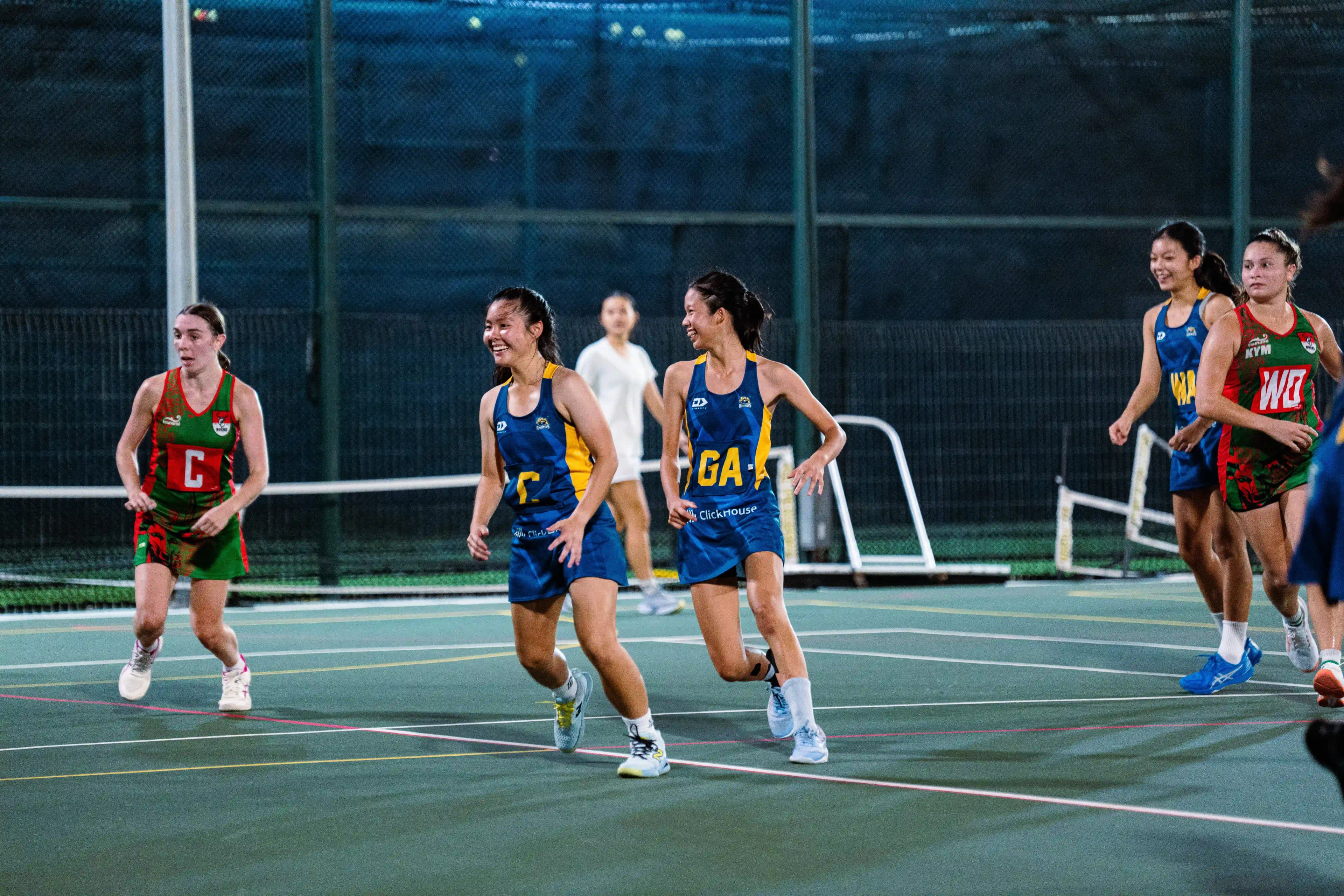 Dauntelica Rhinos defending their circle under stadium floodlights